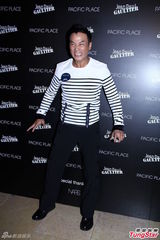 组图：任达华中秋节陪爱女 周汶锜拒谈感情事