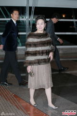 组图：汪圆圆婚礼甜蜜长吻 吴君如李嘉欣等到场