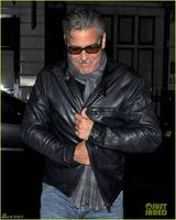 组图：52岁克鲁尼型男风采 鬓发苍白难掩老态