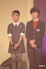 组图：中韩明星齐聚搜寻人气大奖颁奖礼  