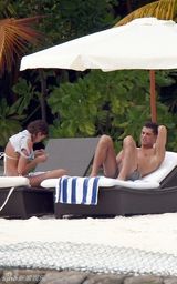 高清组图：C罗和女友马尔代夫海滩秀性感身材