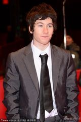 组图：导演扬德芒热撑《71》柏林电影节发布会