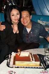 组图：丁子高澳门办派对庆杨千嬅获影后