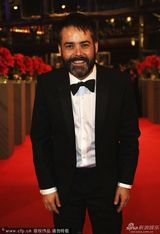 组图：智利导演塞巴斯蒂安-莱里奥搞怪亮相