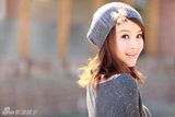 组图：小王晶秋冬时尚写真 知性靓丽女人味十足