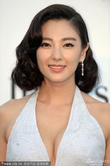 组图：章子怡豹纹惹眼 张雨绮深V秀美胸