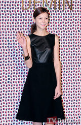 组图：尹恩惠韩智敏等出席服装品牌时装展