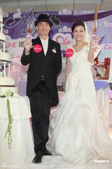 组图：陈豪陈茵媺预演婚礼 工作为先不急结婚