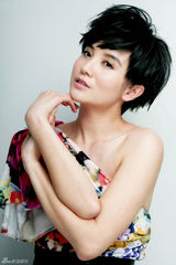 高清图：摩登小宋佳酷发靓裙 活力演绎早春气息