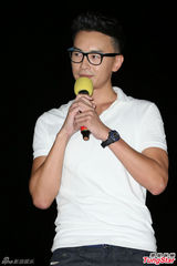 组图：郑元畅初执导演筒 自嘲属神经质型