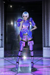 组图：张韶涵新造型变机器人 私人定制穿越时空