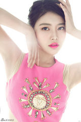 组图：徐冬冬曝美艳写真 红唇诱惑身材性感