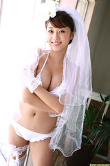 高清组图：原干惠性感内衣写真 披白纱笑容甜美