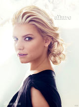 幻灯图集：杰西卡-辛普森登杂志 畅谈往日情