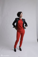 组图：芙蓉姐姐透视装上时尚杂志 中性风显国际范