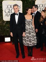 组图：丹尼尔-戴-刘易斯携妻子亮相秀恩爱