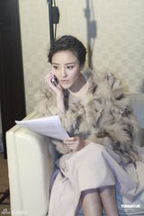 组图：刘雨欣出席活动爆乳装抢镜