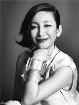 组图：秦海璐怀旧气质写真大气典雅