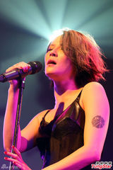 组图：杨乃文酷帅开唱摇滚范 12月发新专辑