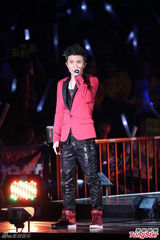 高清图：萧亚轩范玮琪五月天等亮相音乐颁奖礼