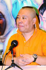 幻灯图：郭德纲于谦为《三笑》上海宣传 姚笛秀甜美 