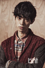 组图：韩歌手郑俊英时尚写真 展休闲绅士风