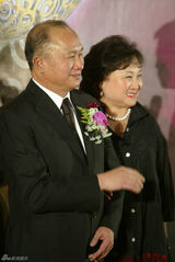 幻灯组图：吴宇森卢燕等荣获“影响世界华人大奖”