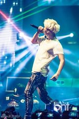 组图：SHINee与EXO-K等K-POP演唱会秀炫舞