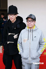 幻灯：劲歌颁奖礼拜神 四大公司歌手缺席杨千嬅失落