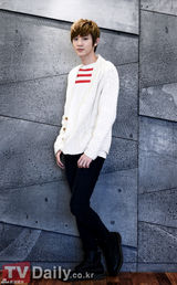 策划：韩版长腿偶吧 把长裤穿成九分裤的男人们