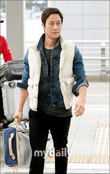 组图：韩艺人郑宇巴厘岛杂志写真帅气阳光