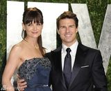 组图：凯蒂-霍尔姆斯带着个人财物搬出阿汤哥豪宅