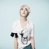 组图：韩星金敏贞最新时尚写真 浓眉金短发似美少年