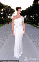 组图：电影界抗艾滋晚宴 章子怡范冰冰优雅亮相