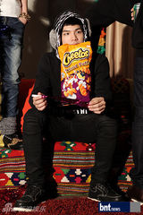 组图：TeenTop拍摄广告写真 精致亮相摄影棚