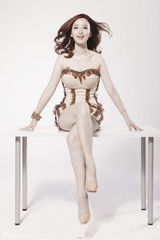 组图：张萌宝贝大片出炉 诠释时尚辣妈主义