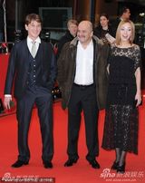 《纯洁星期六》首映 安东-沙金携斯维塔纳似情侣