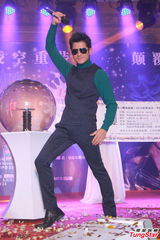 组图：郭富城斑点装亮相 墨镜遮面尽显型男范