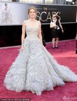 组图：奥斯卡红毯-女配提名艾米-亚当斯与老公