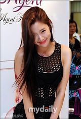 组图：韩星Clara性感内衣罩镂空裙秀火辣身材