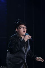 幻灯图：《快男》突围第3场摇滚小子叫板黑面判官