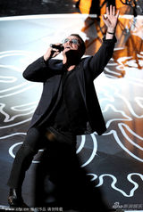 组图：波诺率U2乐队献唱电影主题曲纪念曼德拉