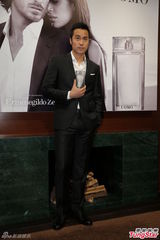 组图：张孝全否认与女友筑爱巢 称结婚顺其自然