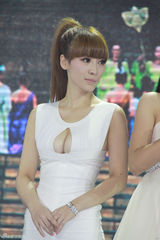 高清图：《画壁》北京首映柳岩性感亮相秀傲人身材 