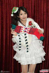 组图：许雅涵领众师妹扮性感 李组长现男人本色