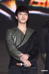 高清图：韩国五大组合天团开唱 SJ压轴掀高潮 