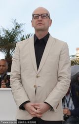 组图：《烛台背后》道格拉斯携手马特达蒙亮相