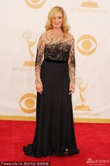 组图:《美国怪谭》杰西卡-兰格亮相艾美红毯