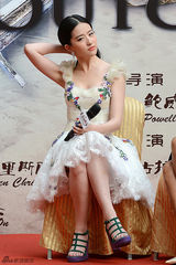 组图：刘亦菲《最后的战争》上演中外绝恋