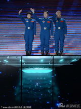 组图：央视春晚李玉刚献唱歌曲《嫦娥》